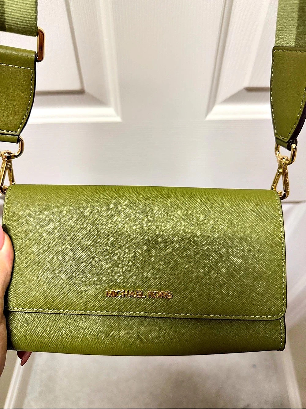 Michael Kors Jet Set Travel Medium Saffiano Leather Smartphone Crossbody Bag